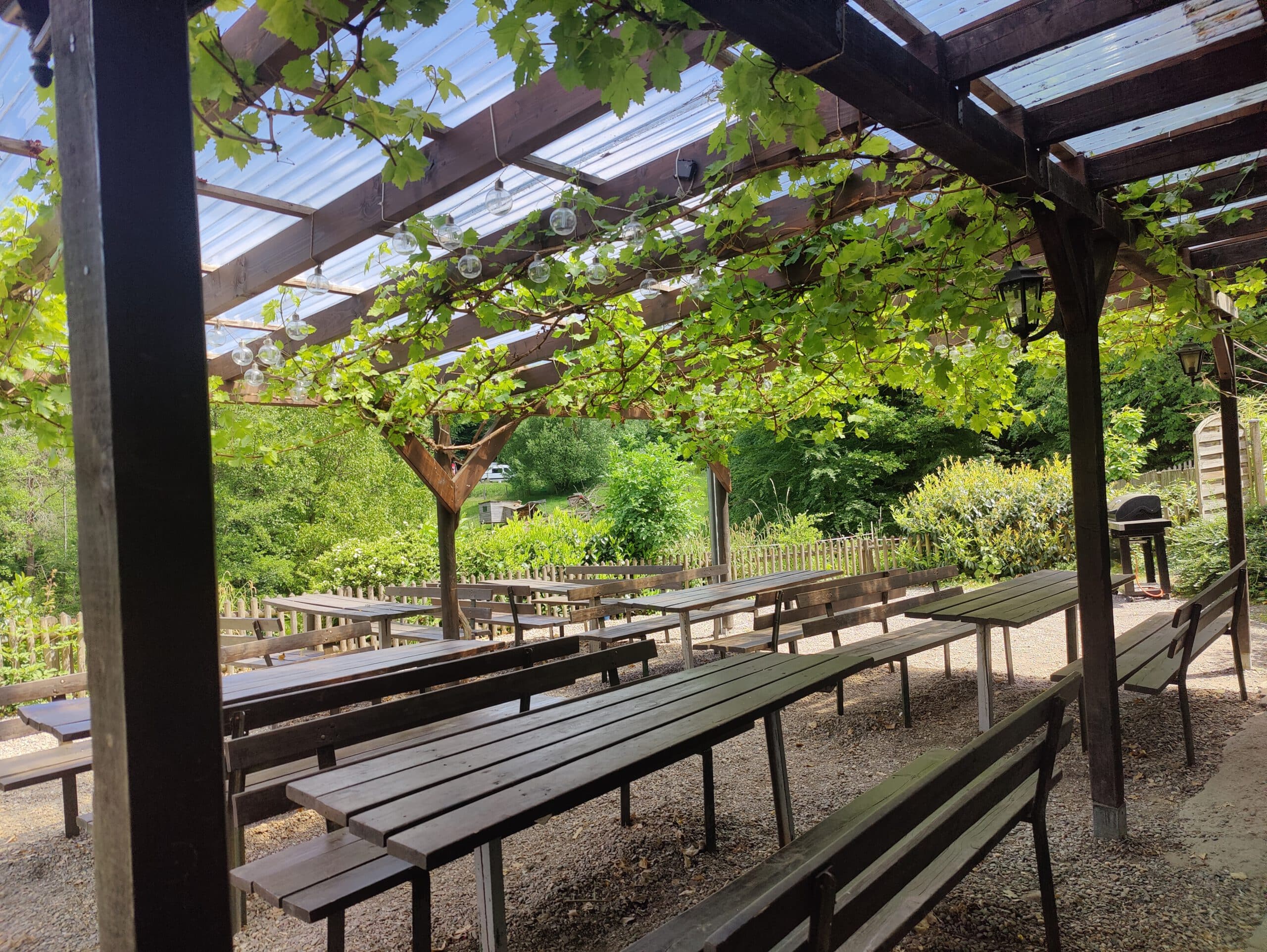 Gruppenraum mit Terrasse am Naturfreundehaus Hardt